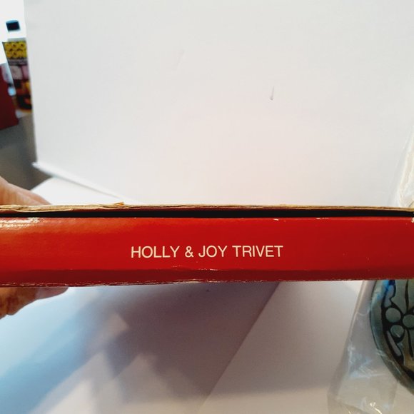 Vintage Avon Brass, Footed Trivet & Wall Hanging "JOY" with Christmas Holly - Picture 4 of 9